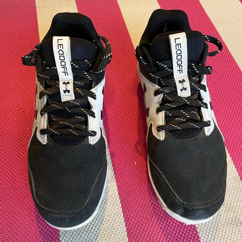 Under Armour Boys size 4.5 Leadoff baseball cleats